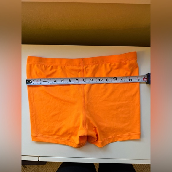 Nike Women's Golf Shorts Bright Orange Size Medium - Picture 3 of 6